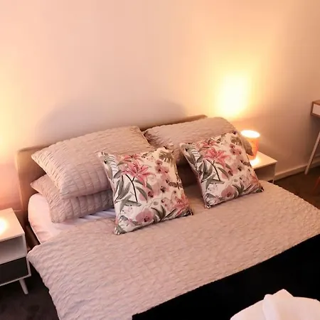 Lovely Staycation With Family Free Parking & Wifi Διαμέρισμα Λιντς