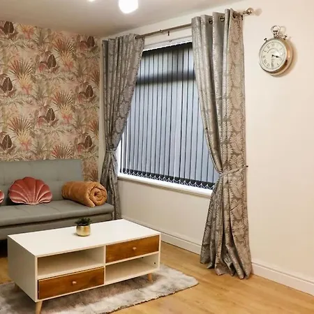 Διαμέρισμα Lovely Staycation With Family Free Parking & Wifi