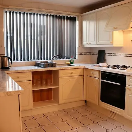 Lovely Staycation With Family Free Parking & Wifi Leeds (West Yorkshire)