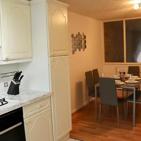 Apartment Lovely Staycation With Family Free Parking & Wifi Leeds (West Yorkshire)