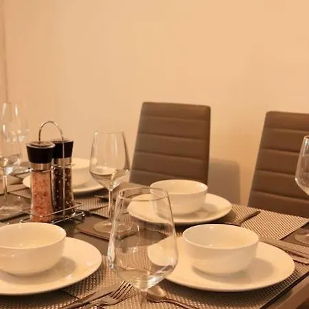Lovely Staycation With Family Free Parking & Wifi Λιντς