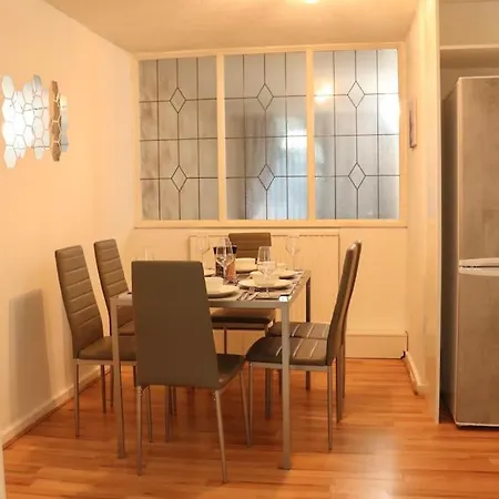 Apartment Lovely Staycation With Family Free Parking & Wifi Leeds (West Yorkshire)