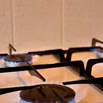 Lovely Staycation With Family Free Parking & Wifi Apartment *