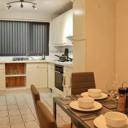 Lovely Staycation With Family Free Parking & Wifi * 利兹