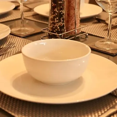 Lovely Staycation With Family Free Parking & Wifi