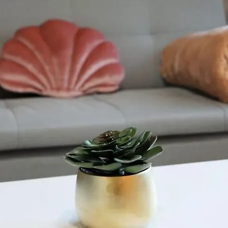 公寓 Lovely Staycation With Family Free Parking & Wifi