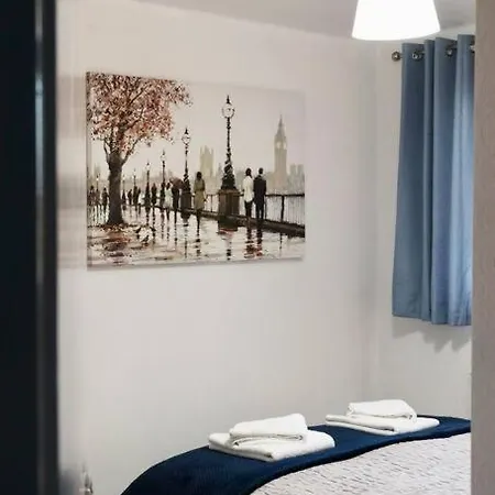 Lovely Staycation With Family Free Parking & Wifi 公寓 *