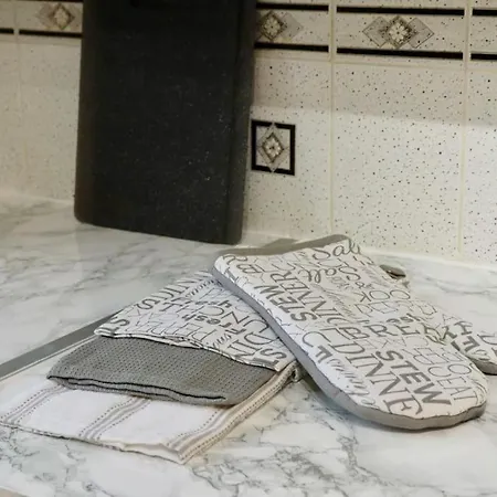 公寓 Lovely Staycation With Family Free Parking & Wifi