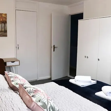 公寓 Lovely Staycation With Family Free Parking & Wifi *