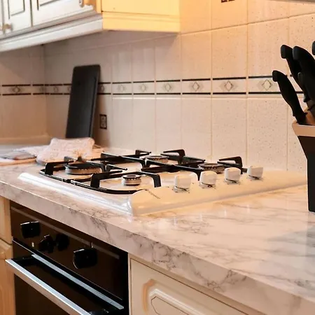 公寓 Lovely Staycation With Family Free Parking & Wifi