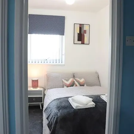 Lovely Staycation With Family Free Parking & Wifi