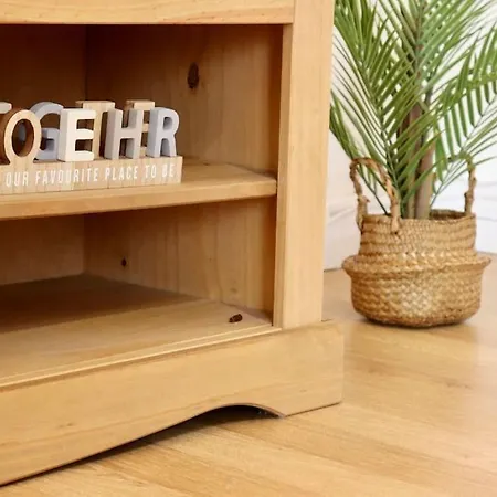 Lovely Staycation With Family Free Parking & Wifi