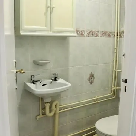 Apartment Lovely Staycation With Family Free Parking & Wifi