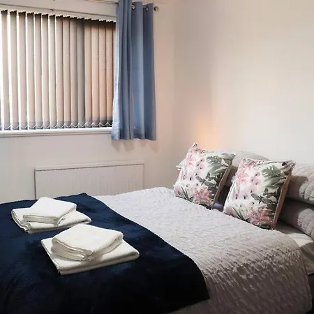 Lovely Staycation With Family Free Parking & Wifi *