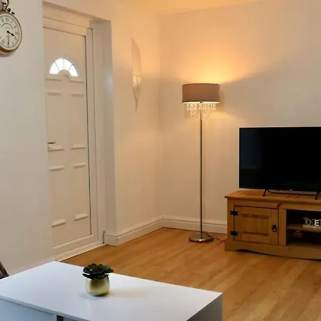 Lovely Staycation With Family Free Parking & Wifi Apartmán