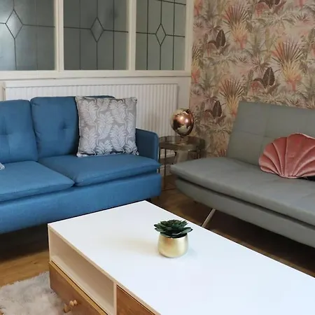Апартаменти Lovely Staycation With Family Free Parking & Wifi Лідс