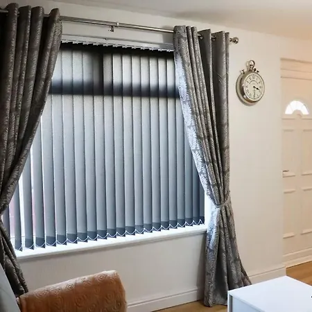 Lovely Staycation With Family Free Parking & Wifi