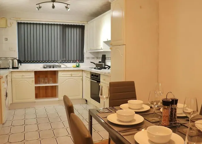 Lovely Staycation With Family Free Parking & Wifi * Leeds (West Yorkshire)