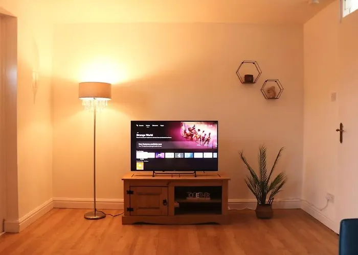 Lovely Staycation With Family Free Parking & Wifi *