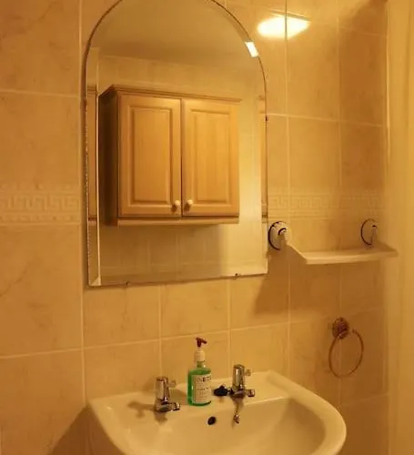 Lovely Staycation With Family Free Parking & Wifi Apartmán *