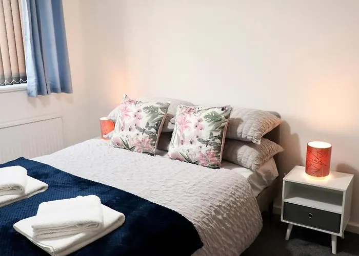 Lovely Staycation With Family Free Parking & Wifi 公寓 *