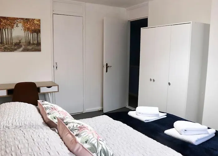 Apartmán Lovely Staycation With Family Free Parking & Wifi *