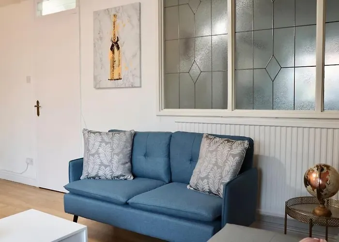 Apartmán Lovely Staycation With Family Free Parking & Wifi