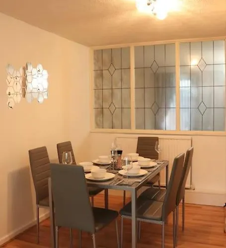 Apartmán Lovely Staycation With Family Free Parking & Wifi