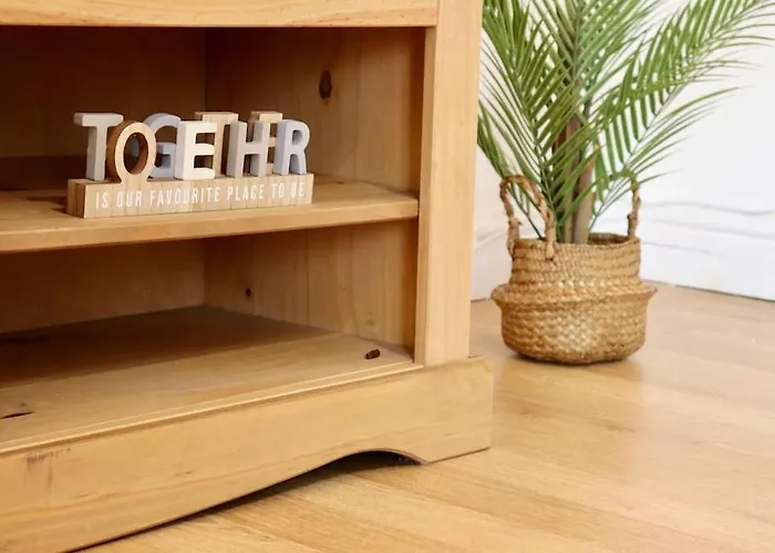 Lovely Staycation With Family Free Parking & Wifi