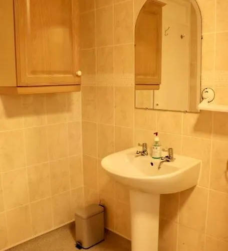 Lovely Staycation With Family Free Parking & Wifi Apartmán