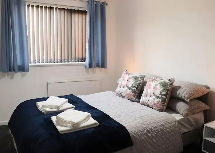 Lovely Staycation With Family Free Parking & Wifi *