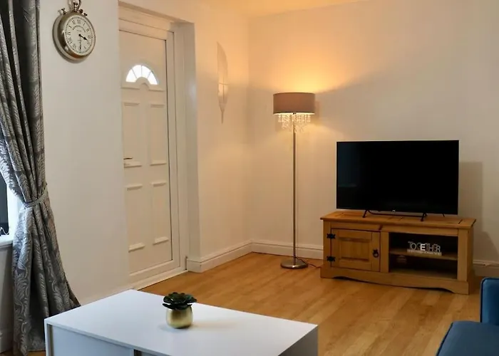 Lovely Staycation With Family Free Parking & Wifi 公寓