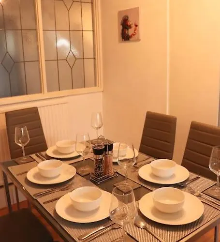 Lovely Staycation With Family Free Parking & Wifi 公寓 利兹