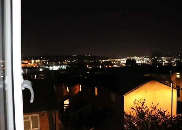 Apartmán Lovely Staycation With Family Free Parking & Wifi