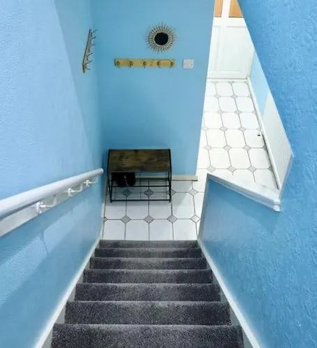 Lovely Staycation With Family Free Parking & Wifi