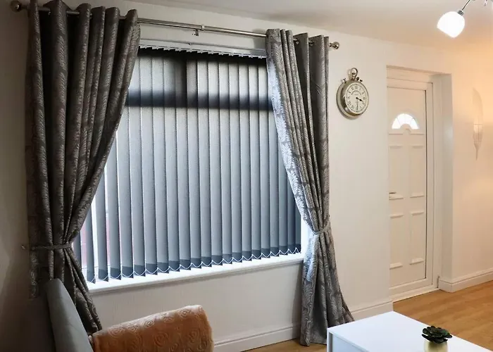 Lovely Staycation With Family Free Parking & Wifi