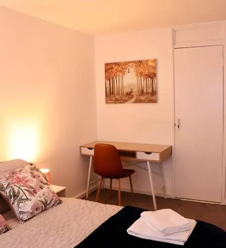 Lovely Staycation With Family Free Parking & Wifi *