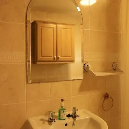 Lovely Staycation With Family Free Parking & Wifi Lägenhet *