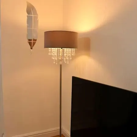 Lägenhet Lovely Staycation With Family Free Parking & Wifi