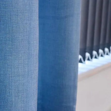 Lägenhet Lovely Staycation With Family Free Parking & Wifi *