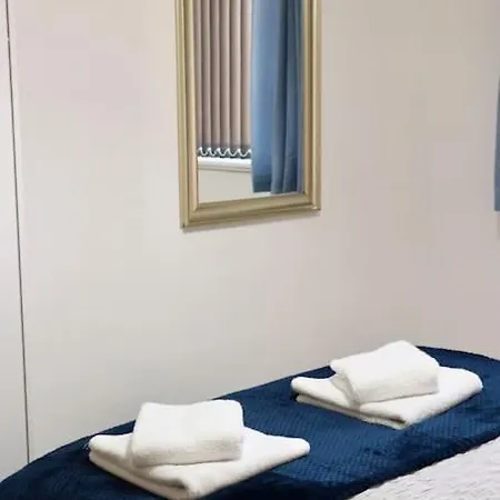 Lägenhet Lovely Staycation With Family Free Parking & Wifi Leeds (West Yorkshire)