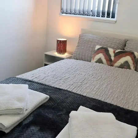 Lovely Staycation With Family Free Parking & Wifi