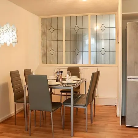 Lovely Staycation With Family Free Parking & Wifi * Leeds (West Yorkshire)